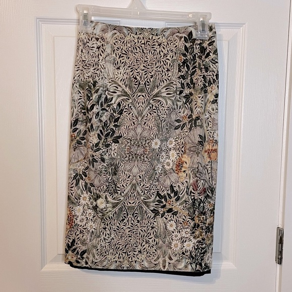 MNG Dresses & Skirts - MNG Suit neutral colored floral pattern pencil skirt w/ zipper sz 2